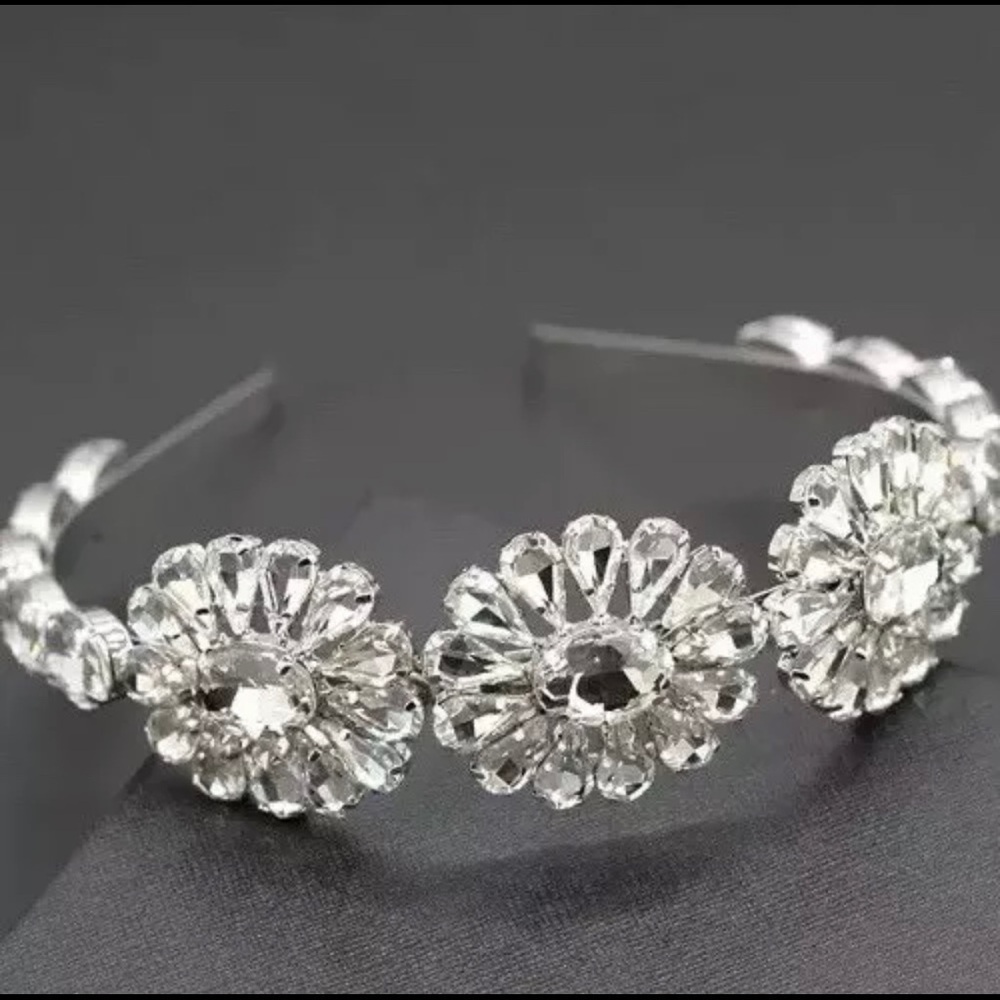 Glamorous & Elegant Night Out Flowers Embellished Stunning Rhinestones Headband - Picture 9 of 9